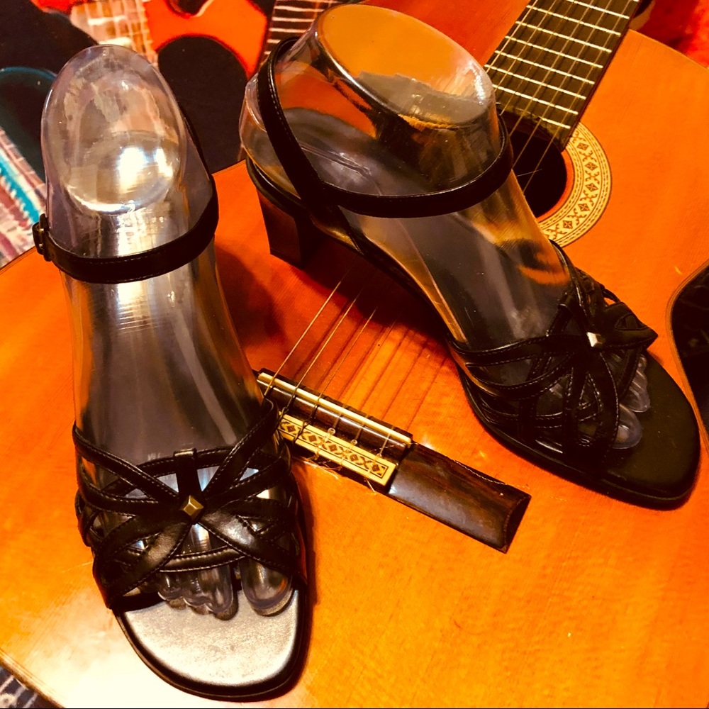 👡Lifestride Comfortable Black Cutout Heels!